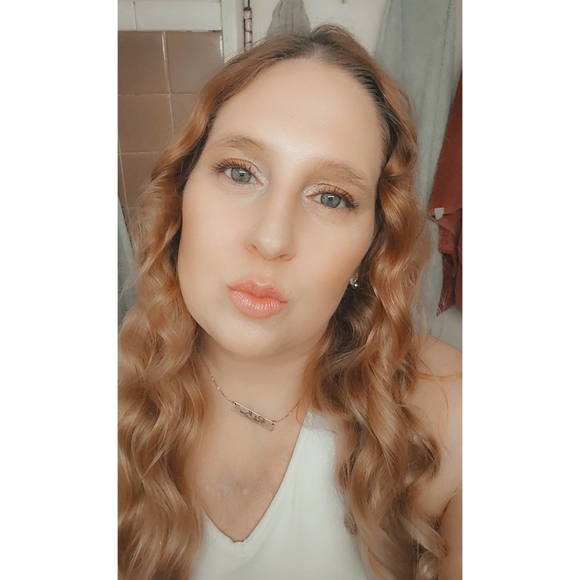 Meet Heather! 💋 - Picture 1 of 14